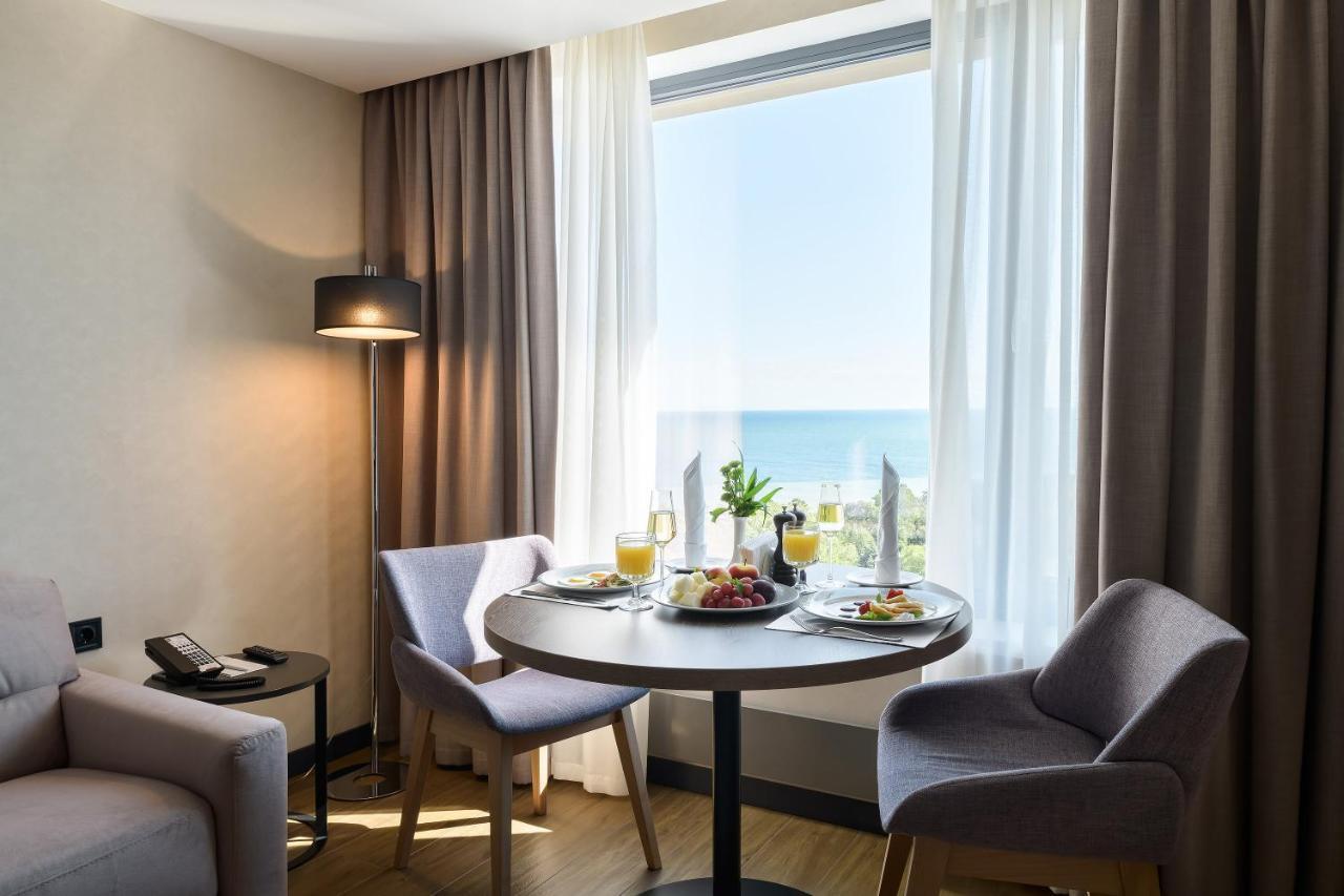 Premier Hotel Odesa Exterior foto A room at the hotel