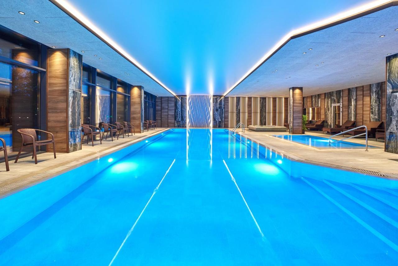 Premier Hotel Odesa Exterior foto The swimming pool at the hotel