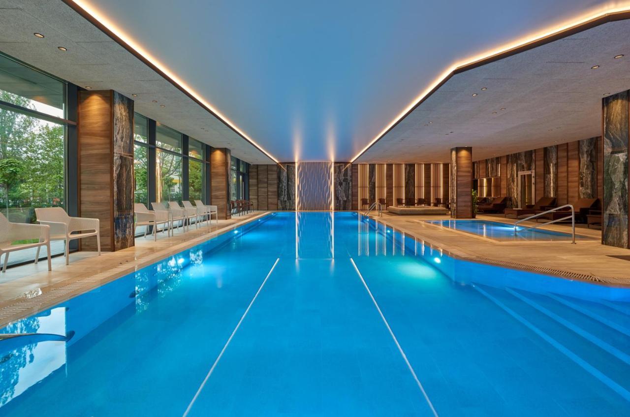 Premier Hotel Odesa Exterior foto The swimming pool at The Dorchester