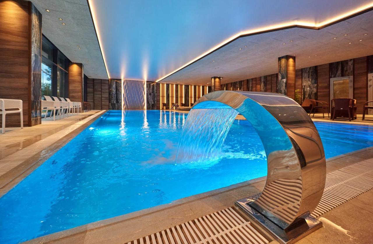 Premier Hotel Odesa Exterior foto The swimming pool at the hotel