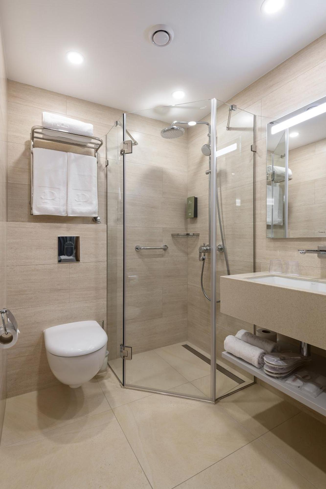 Premier Hotel Odesa Habitación foto A shower cubicle
